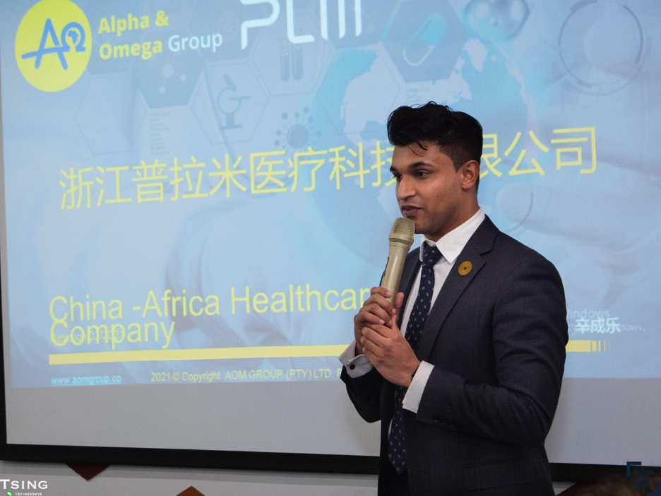 辛成乐 (阿乐),Dr. Brett Lyndall Singh, AOM Group 创始人兼CEO 辛成乐 (阿乐),Dr. Brett Lyndall Singh, AOM Group 创始人兼CEO